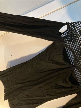 HOBO Black Open-Knit Back Long Sleeve Crop Top